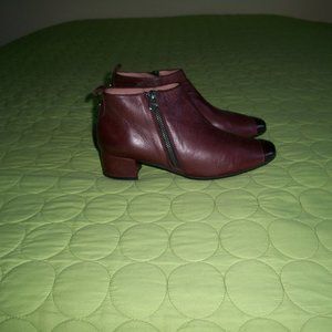 Hispanitas Vintage 2014 Merlot Color Ankle Booties